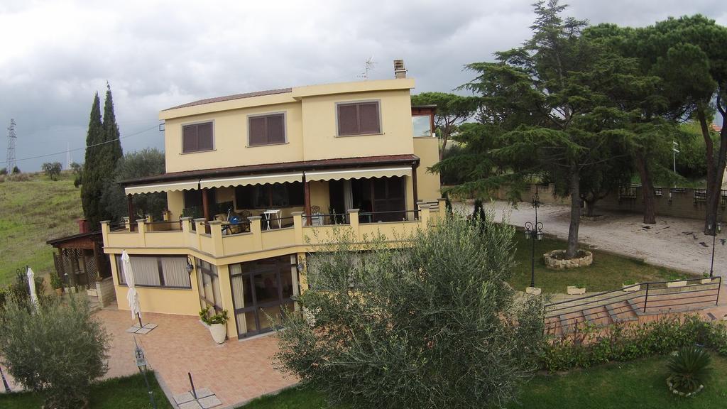 Bed And Breakfast La Corte Degli Ulivi Civitavecchia Exterior foto