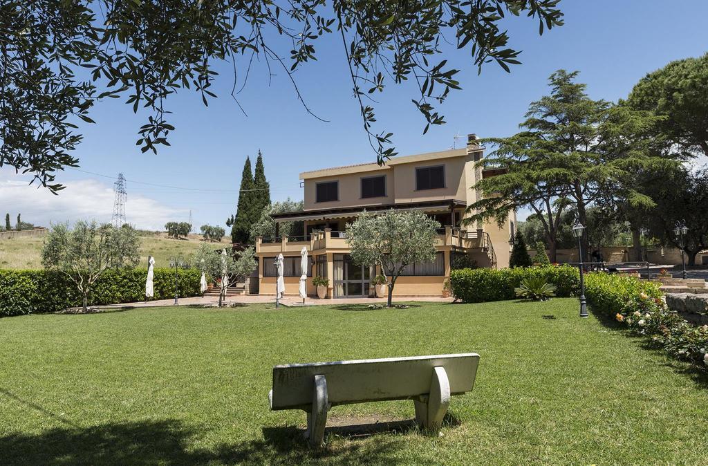 Bed And Breakfast La Corte Degli Ulivi Civitavecchia Exterior foto