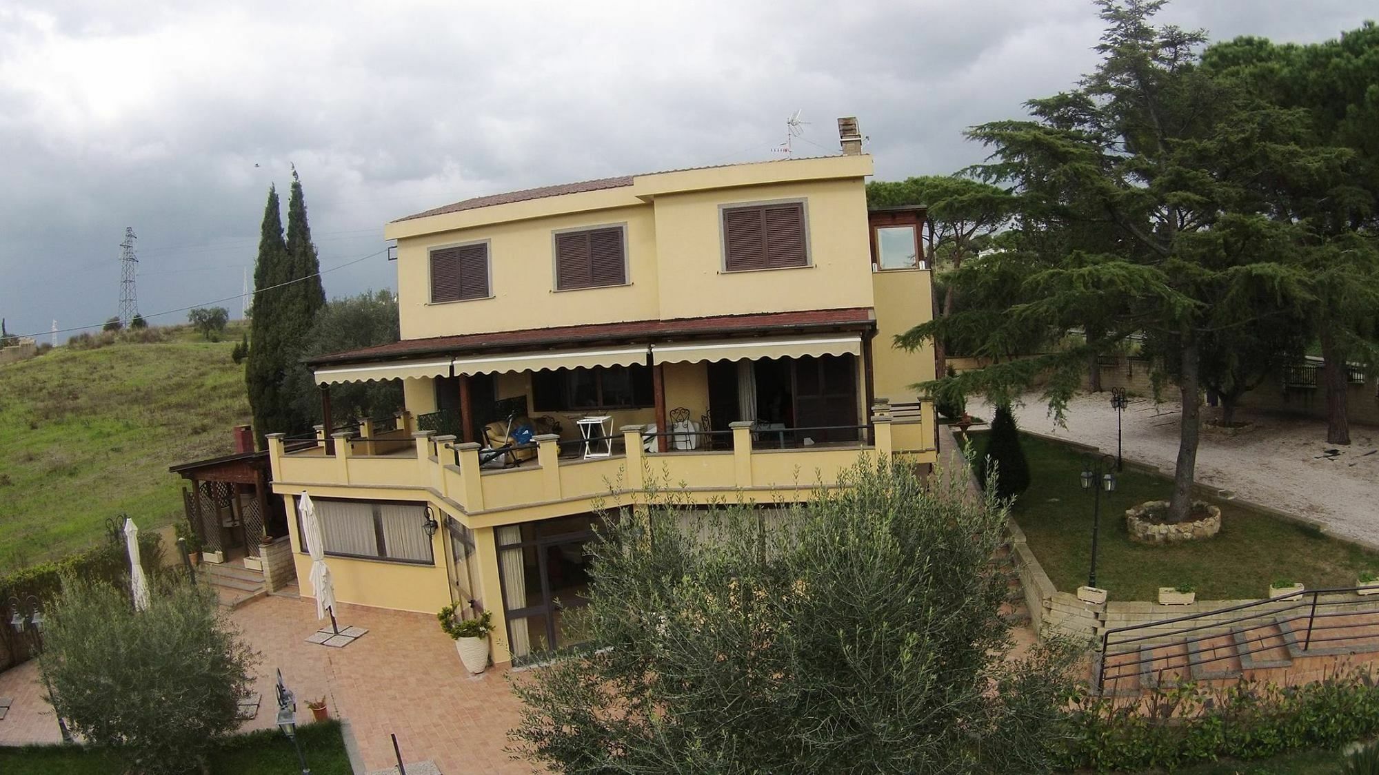 Bed And Breakfast La Corte Degli Ulivi Civitavecchia Exterior foto
