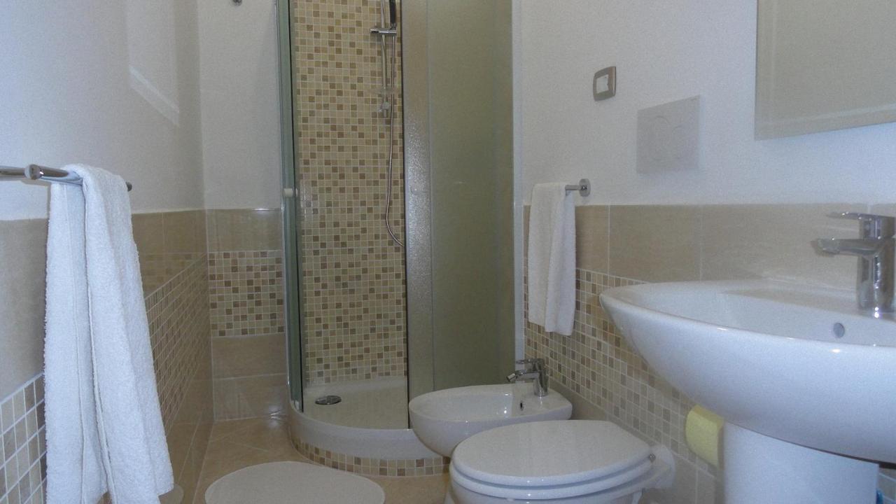 Bed And Breakfast La Corte Degli Ulivi Civitavecchia Habitación foto